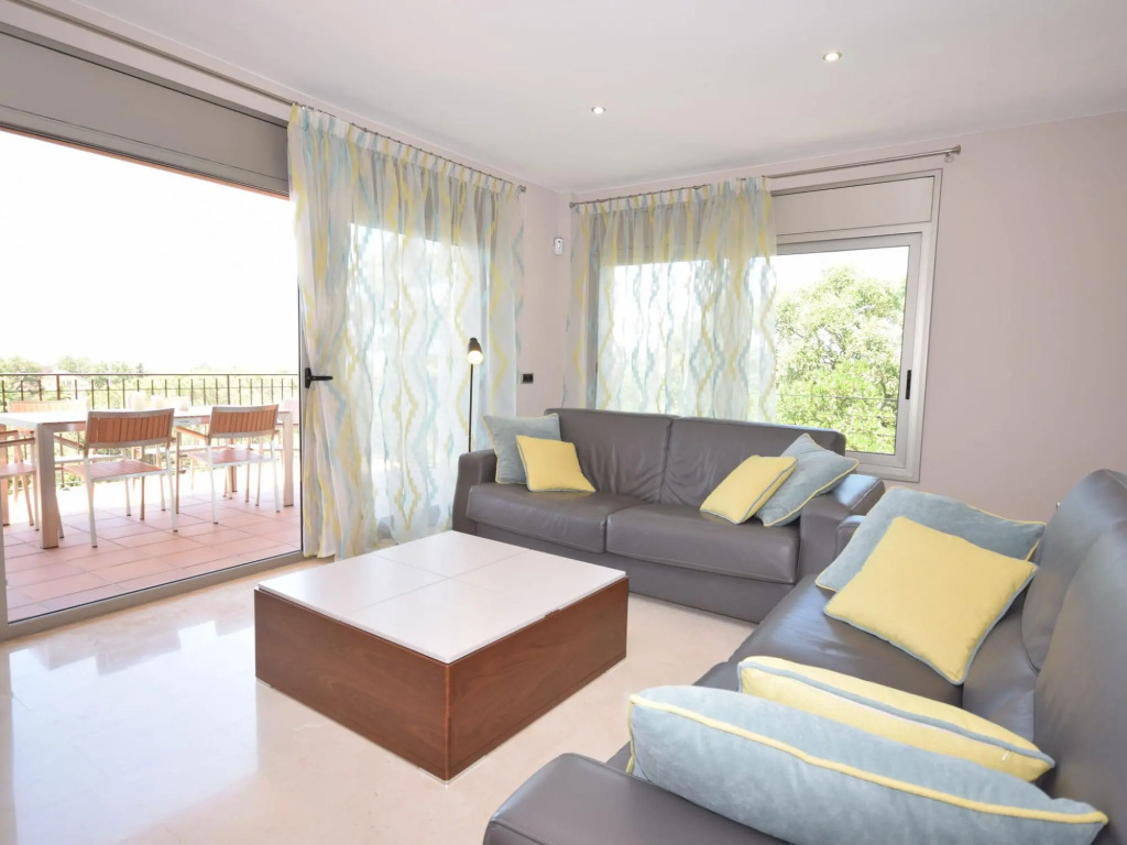 Comfortable apartment in Castell d'Aro with terrace
