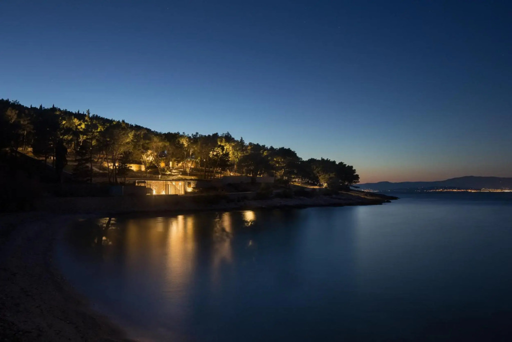 Vale Residence - exclusive & private property by the sea