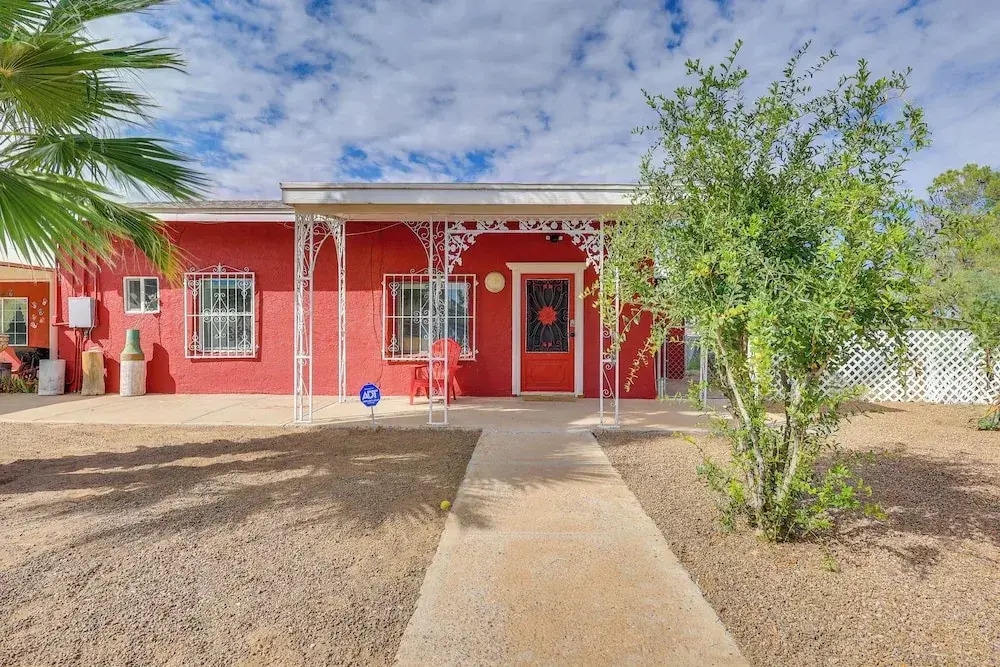 Walk Downtown: Authentic Adobe Home in Las Cruces!