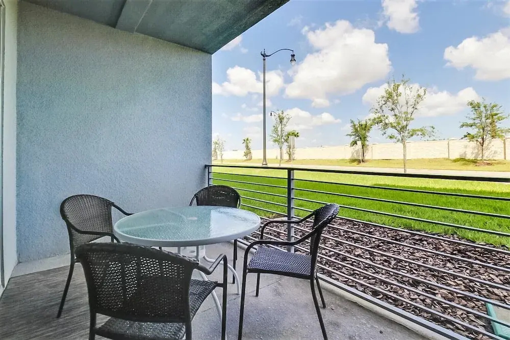 4741ct Unit 105 Amazing Story Lake Brand New Condo
