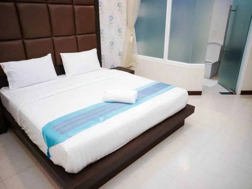 Roses Hua Hin Hotel