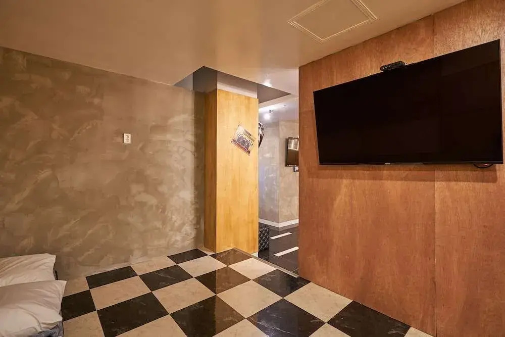 Show Hotel