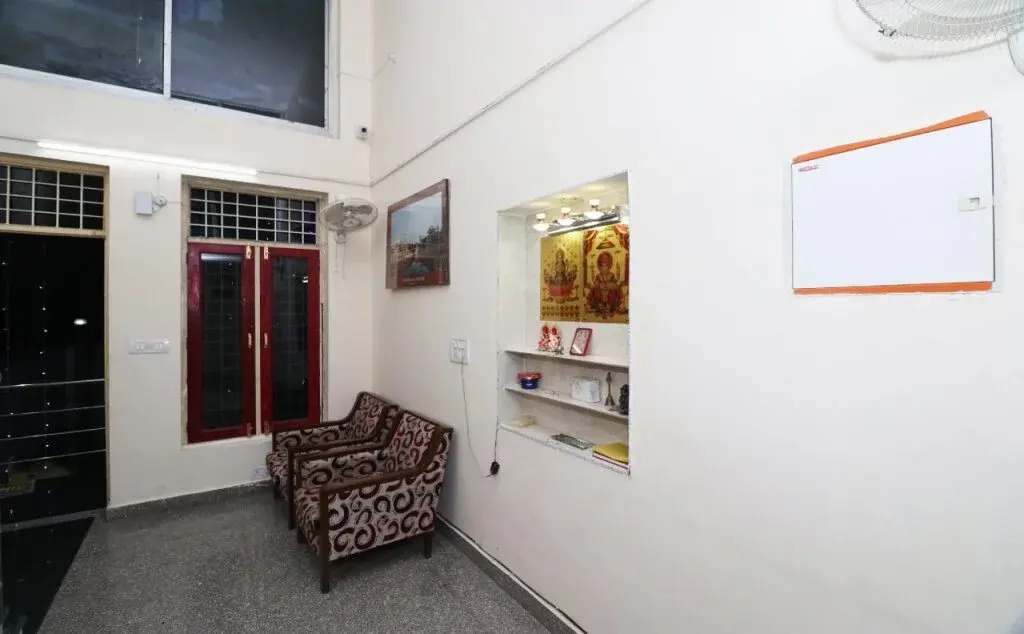 Travellers Homes By OYO Rooms
