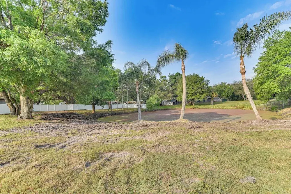 Breezy Tampa Home w/ Yard: Perfect for Long Stays