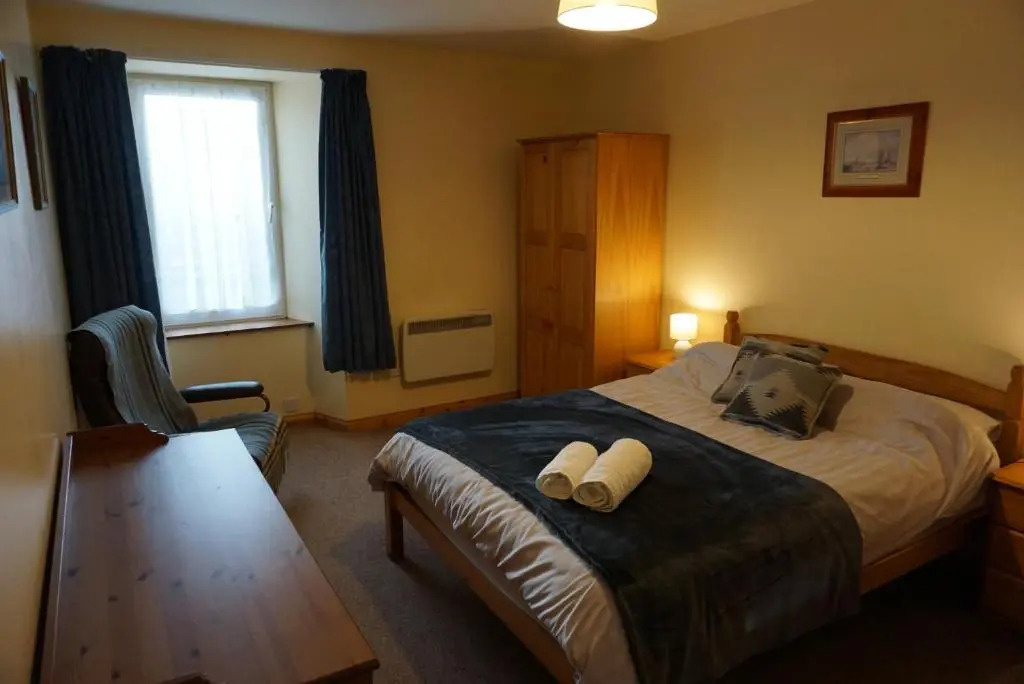 8 Firth Square