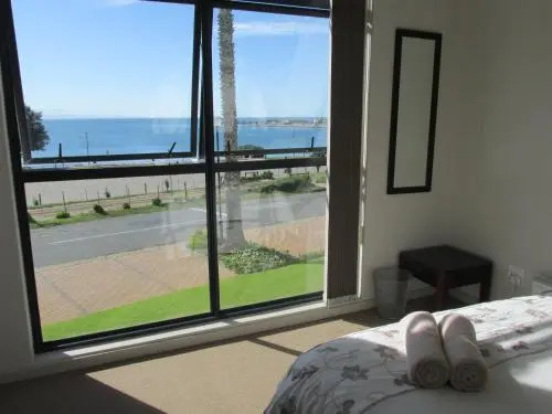 Point Village Accommodation - Santos 6
