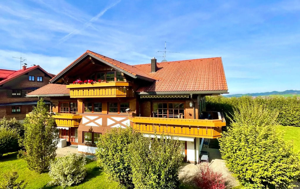 Wunderschöne Wohnung mit Balkon und Blick auf die Alpen