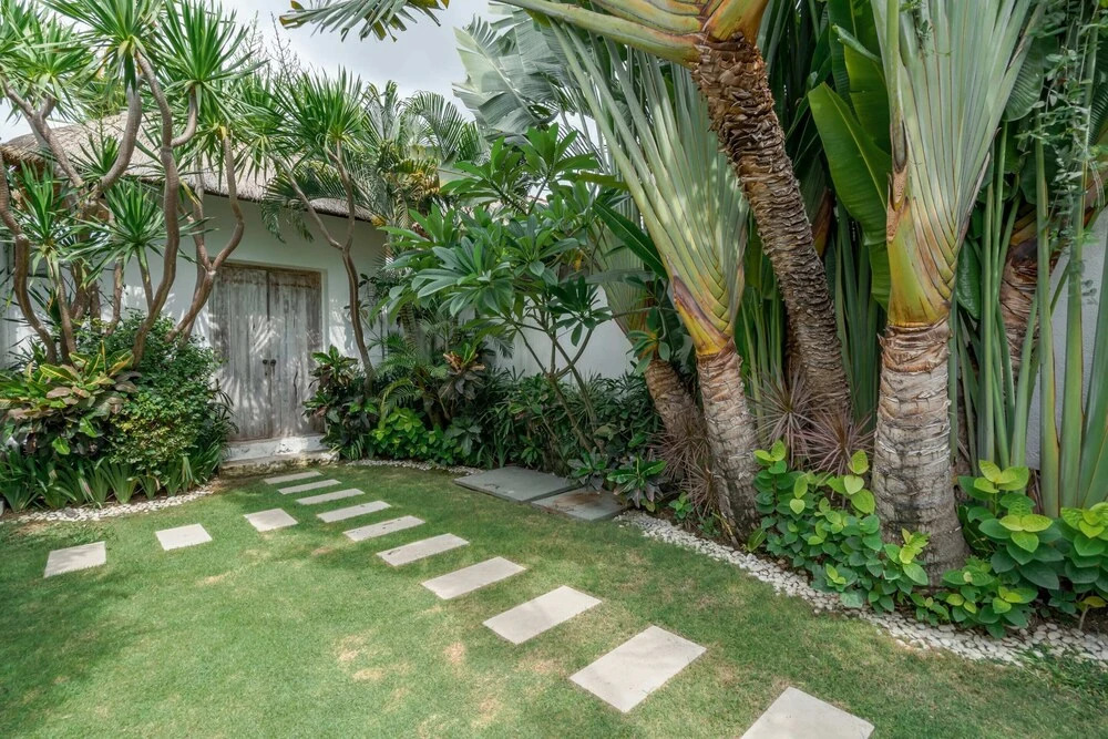 Villa Art Gecko - Tropical 2BR Private Haven in Batu Belig, Seminyak