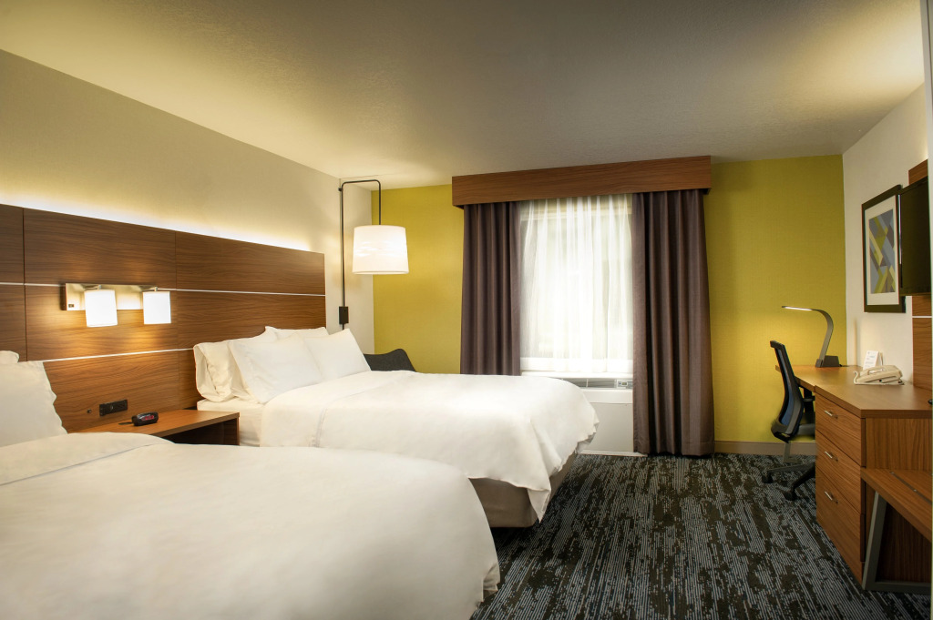 Holiday Inn Express Hotel & Suites Wausau by IHG