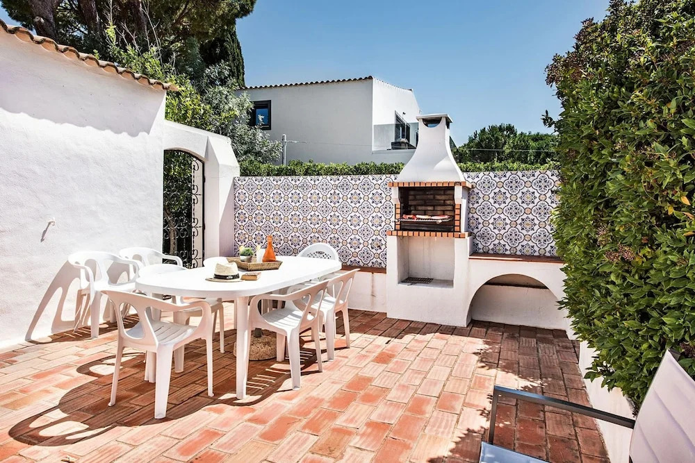 Villa Joya in Loule With 4 Bedrooms and 4 Bathrooms