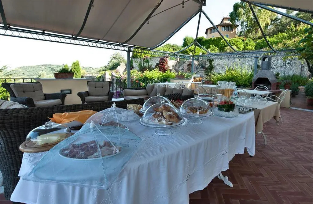 Villa Camaiore by PosarelliVillas