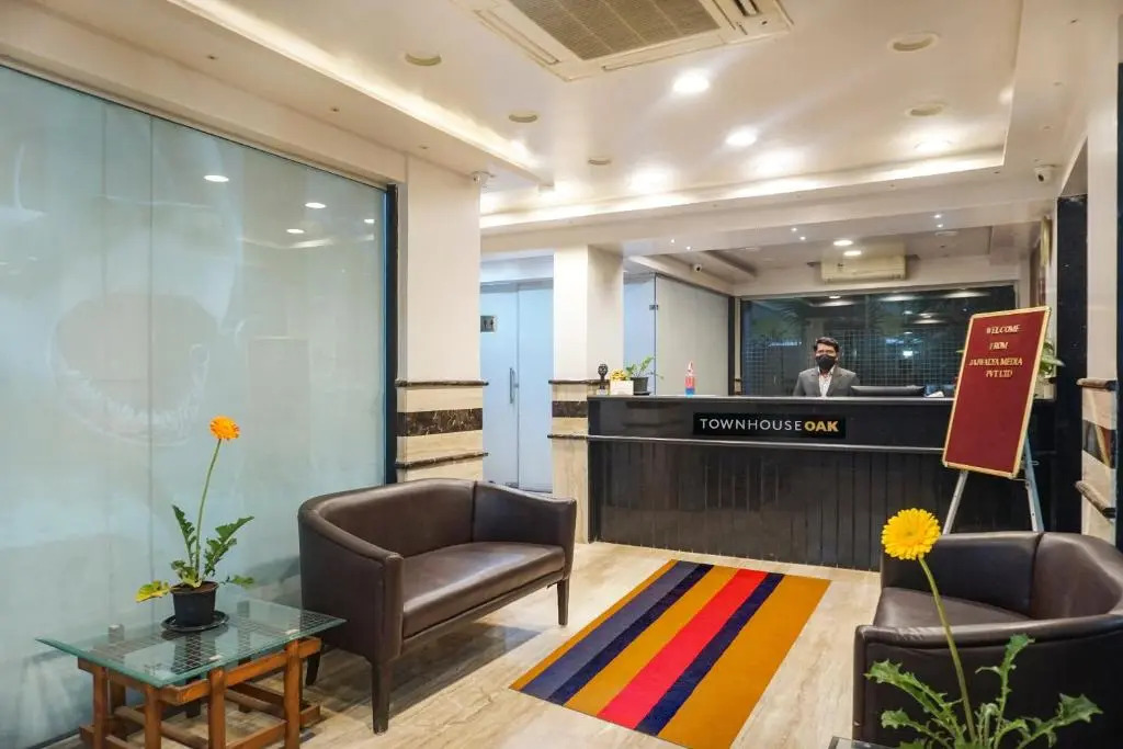 Townhouse Oak Sr Hotel Wakad