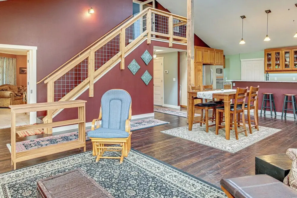 Hikes & Apples: Renovated Farmhouse in Gig Harbor!