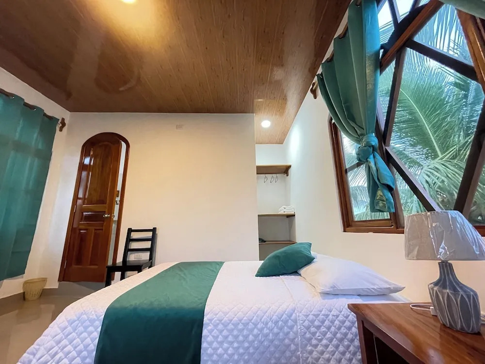 Hostal Muro De Las Lagrimas with high speed internet Starlink
