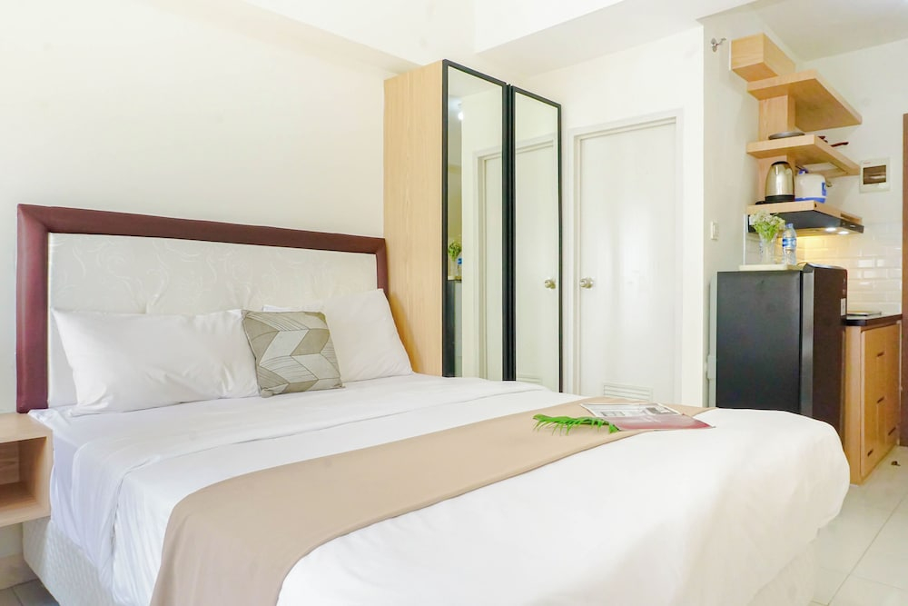 Homelike And Minimalist Studio At Apartment Podomoro Golf View