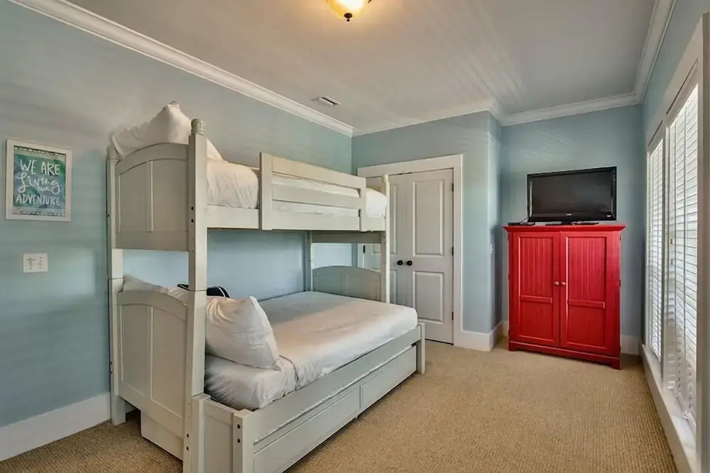 Peaceful Pelican 6 Bedroom Holiday Home by Five Star Properties
