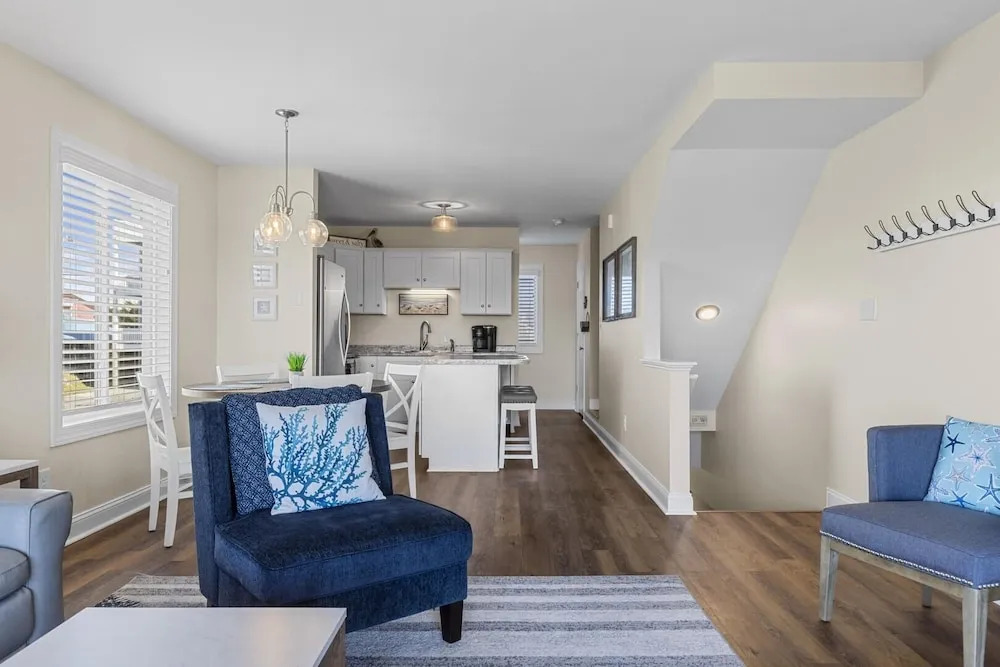 The Salty Pelican 2 Bedroom Townhouse by RedAwning