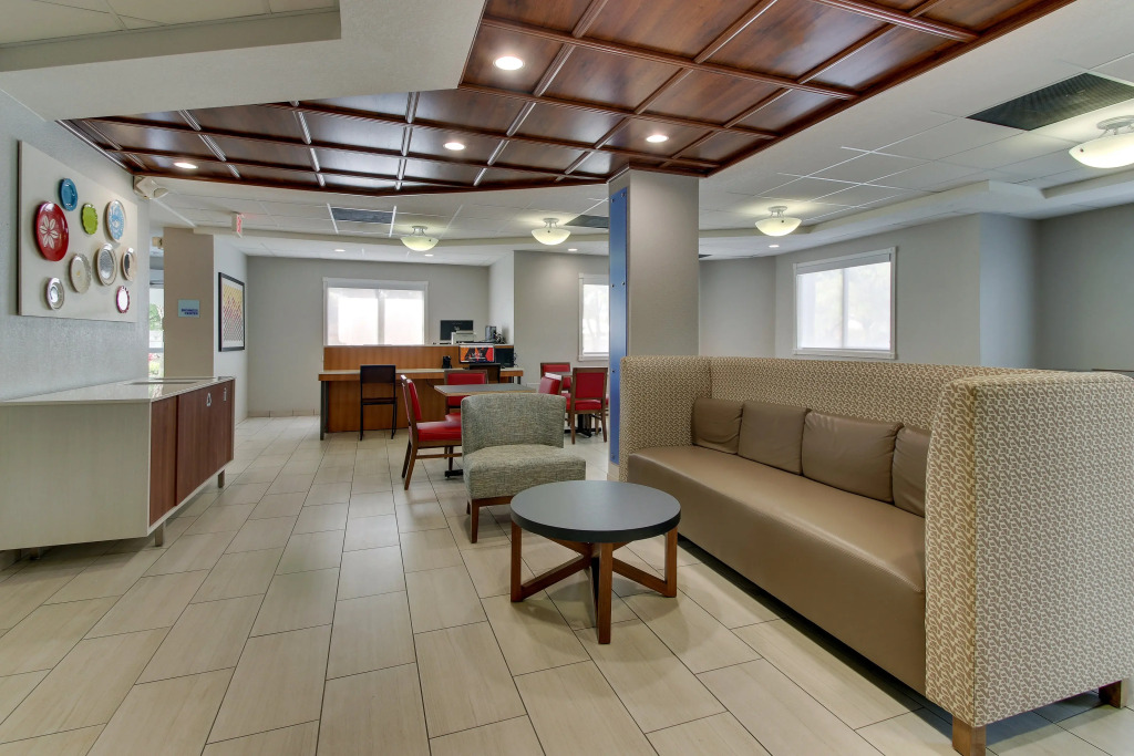 Holiday Inn Express West Palm Beach Metrocentre by IHG