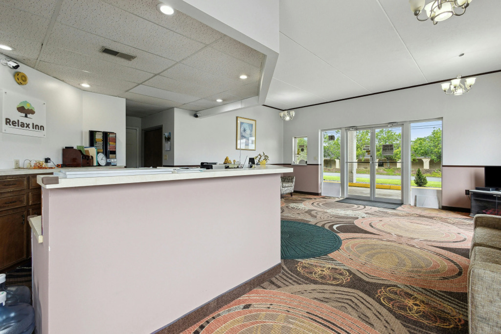 Relax inn by OYO Greeneville Near Hwy US-321