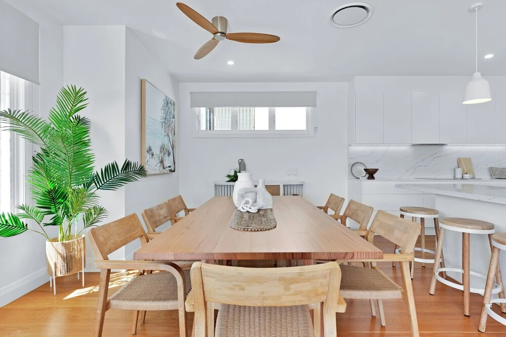 LEO2-Sophisticated Beach Holiday Home