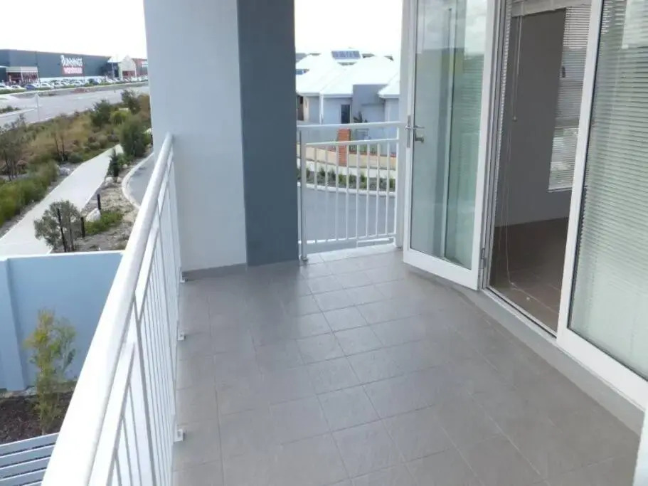 Modern Luxury 1 Bedroom Apartment - Walk to the shops!