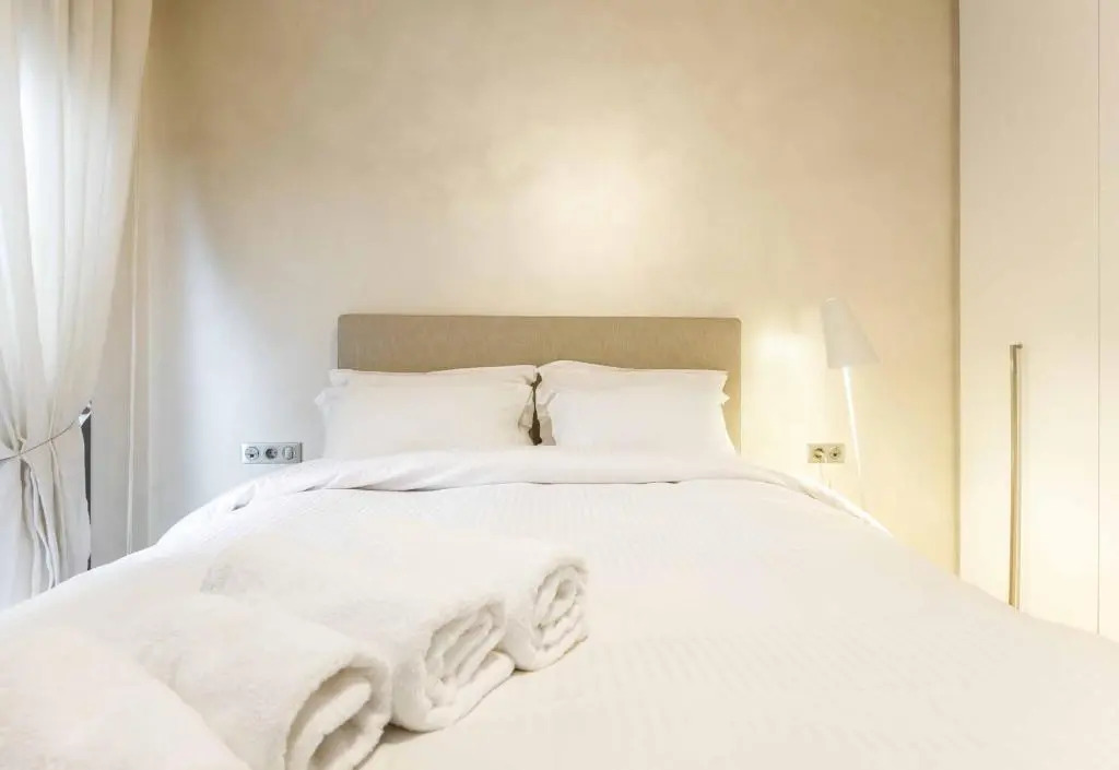 Brand new stylish 3 bdrm apartment with terrace