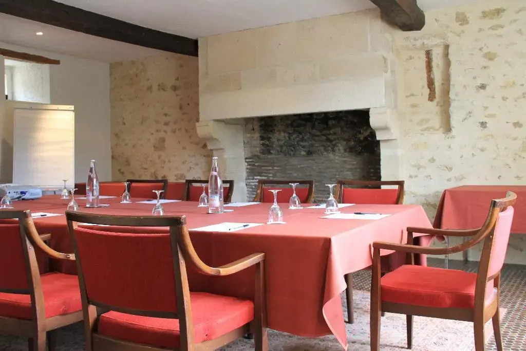 Hotel The Originals Château de Perigny