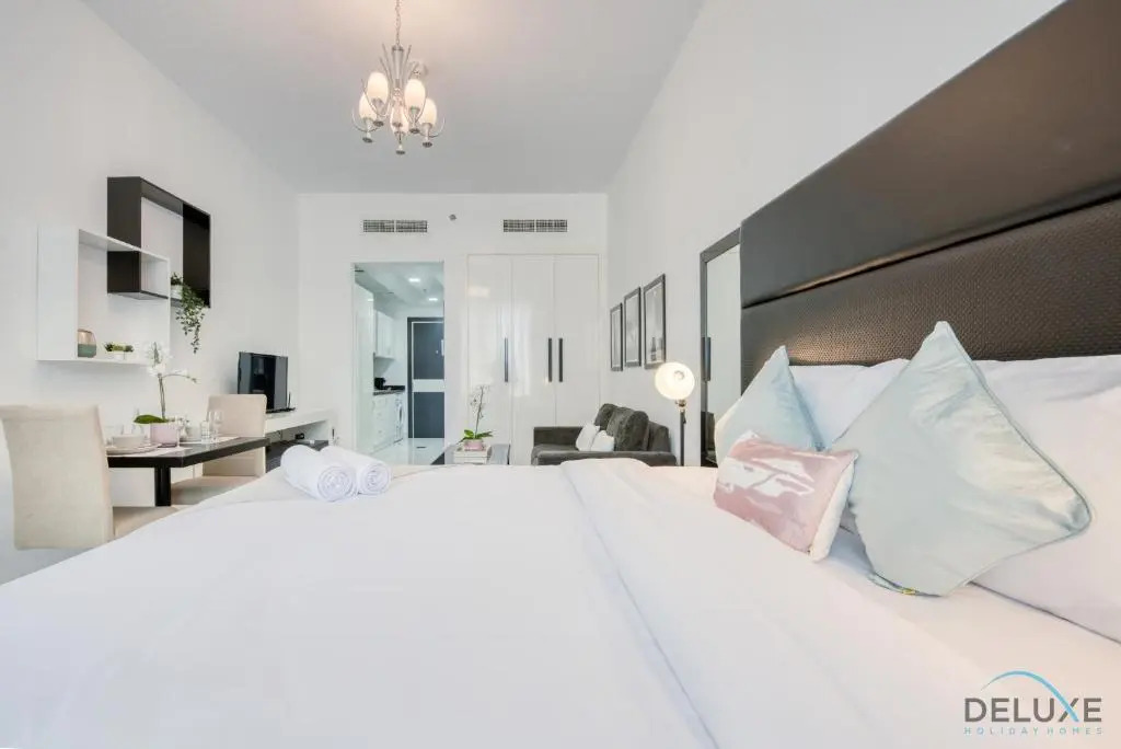 Radiant Studio at Giovanni Boutique Suites DSC by Deluxe Holiday Homes