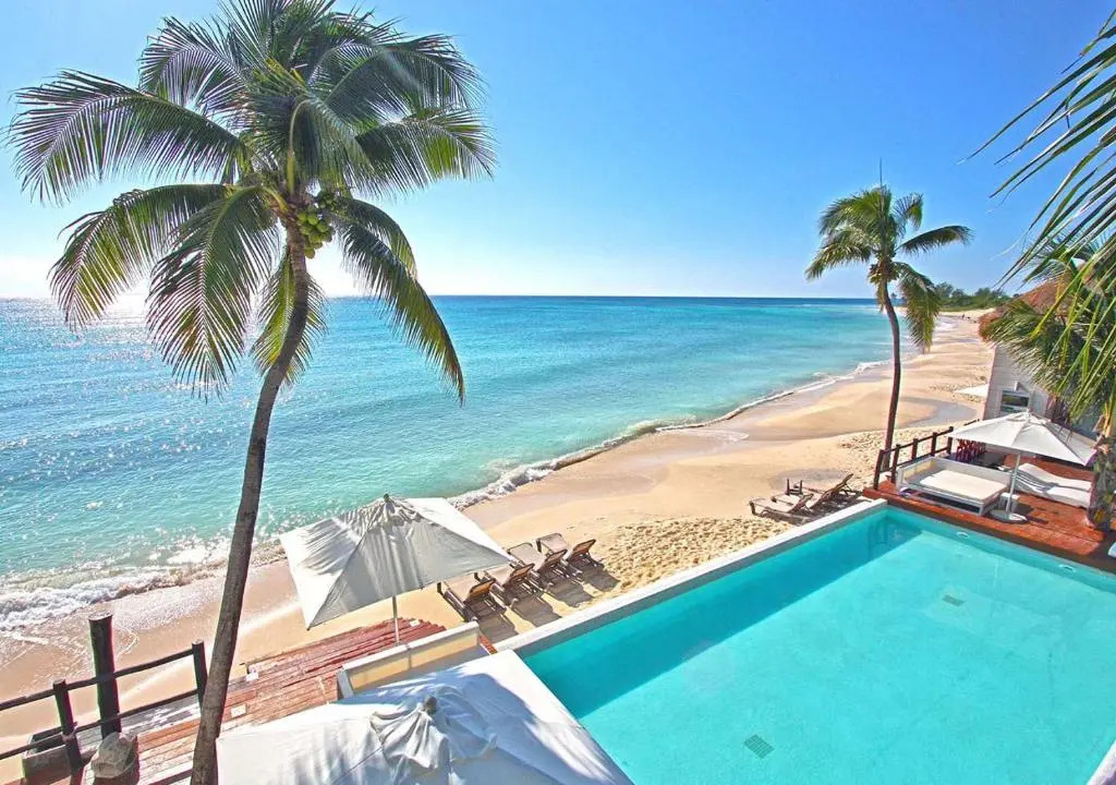 True Beachfront Condo - Corazon