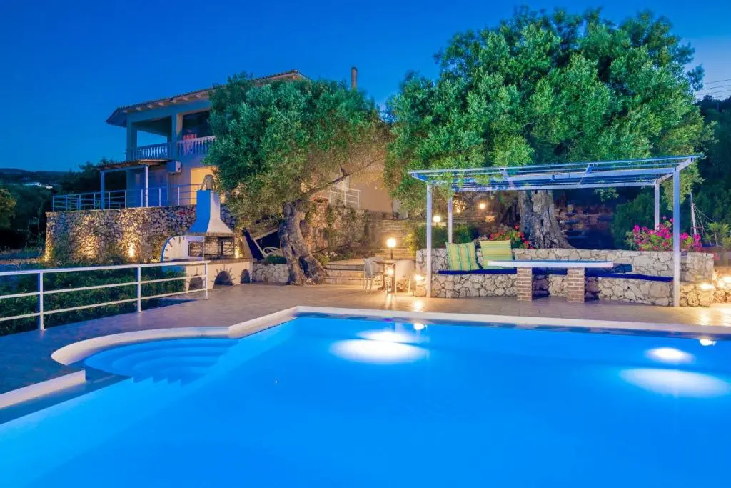 Armyra Villas - Apartments with Sea Views & Shared Pool