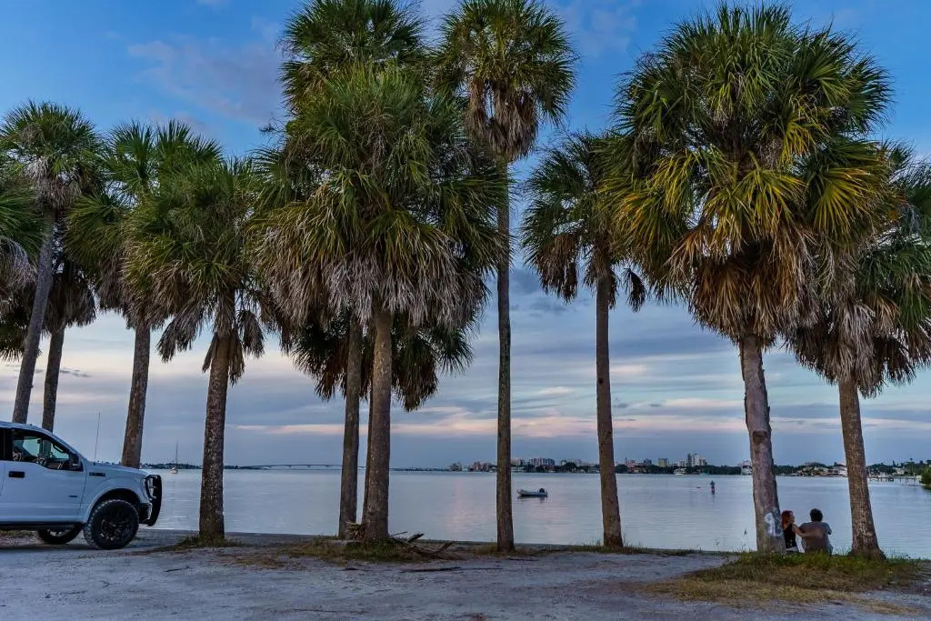 Siesta Get Away - A Beautiful NEW Tropical Escape 1 Block From The Water