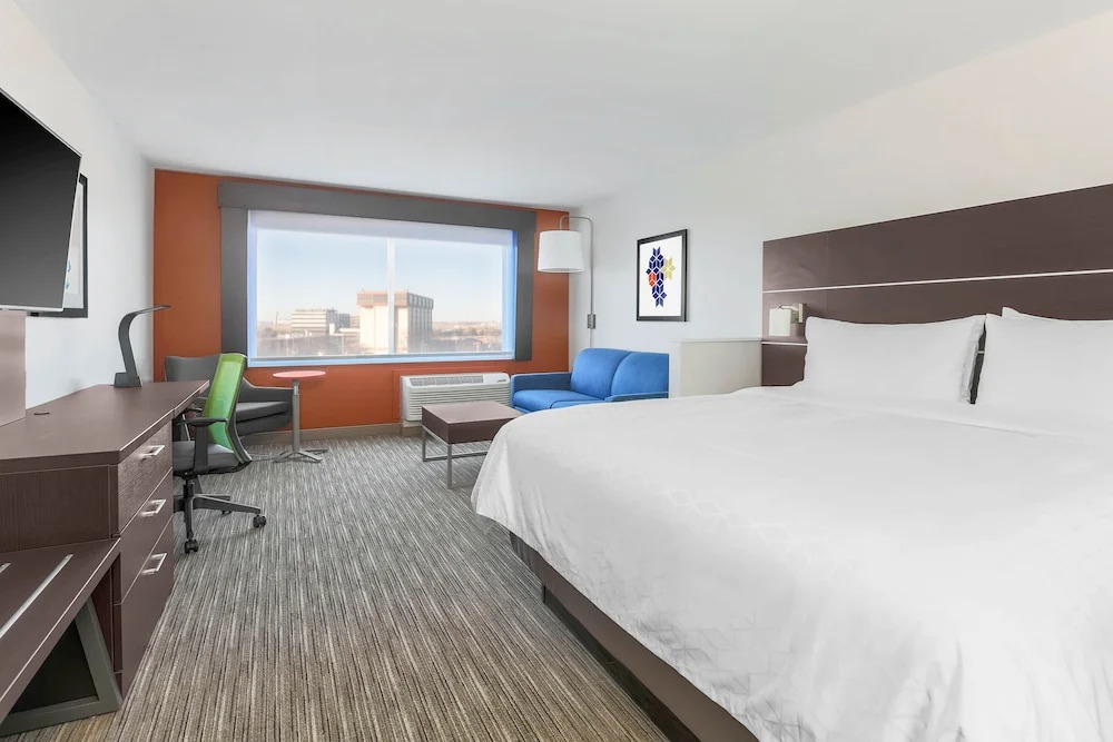 Holiday Inn Express & Suites Chicago OHare Airport by IHG