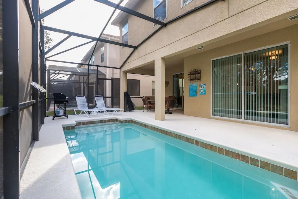 Paradise Palms 8852