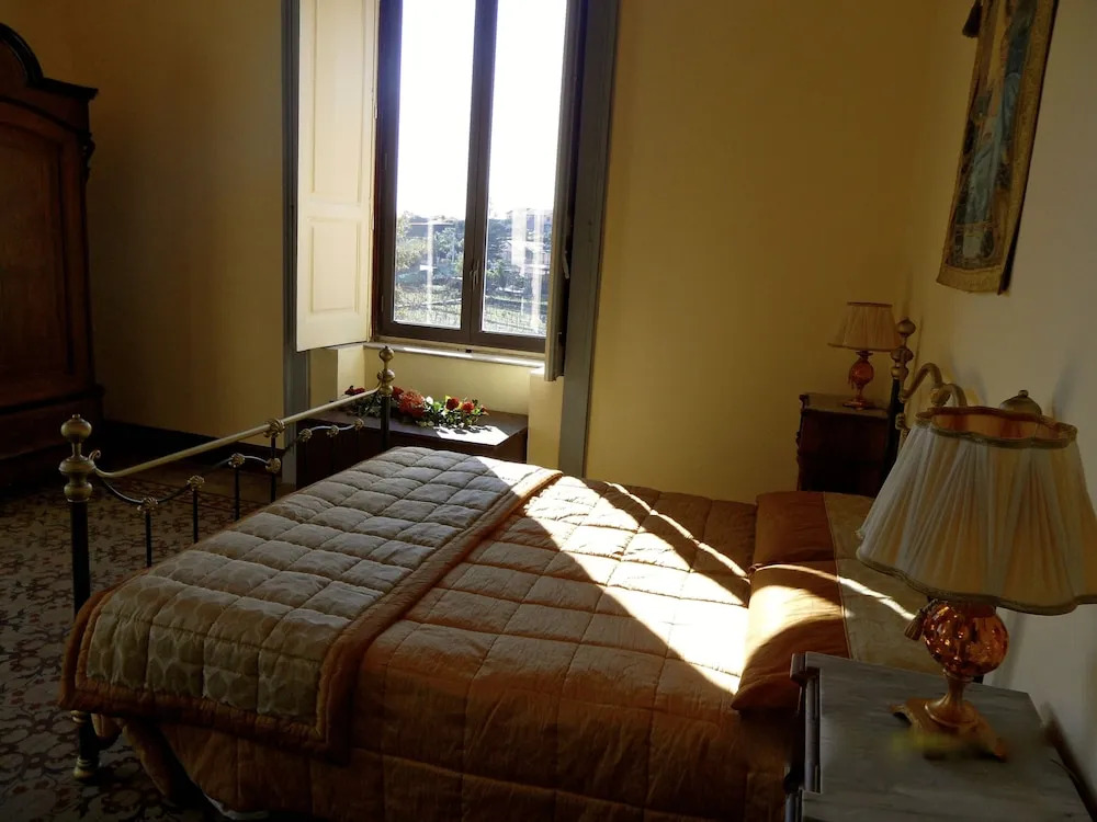 Villa Bonaccorso - antica e maestosa villa con piscina ai piedi dellEtna