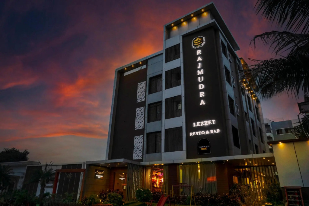 FabHotel Prime Rajmudra - Nr Butterfly Park - Hinjawadi
