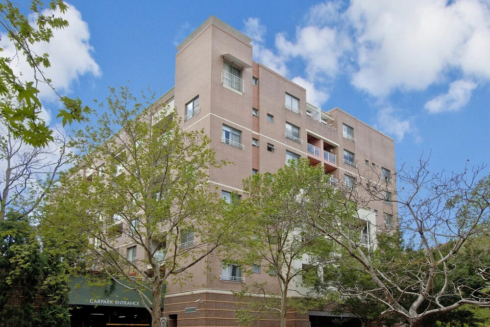 Ample Space In This 1 Bed Apt Also With Pool/Gym