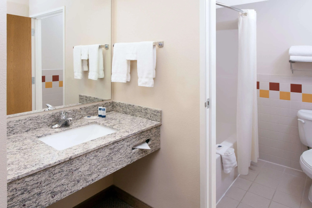 AmericInn by Wyndham Greenville