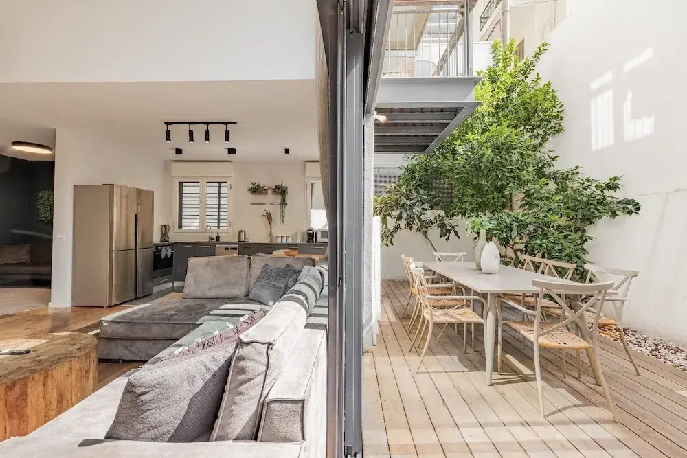 Allenby Spacious 6BR Home by Sea N' Rent