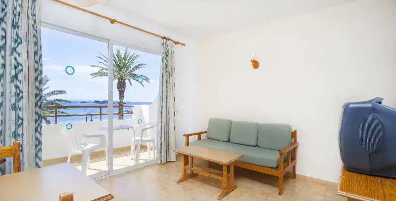 Apartamentos Mar y Playa