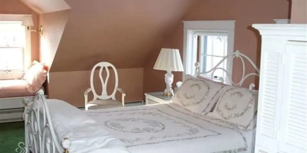 The Trumbull House Bed and Breakfast