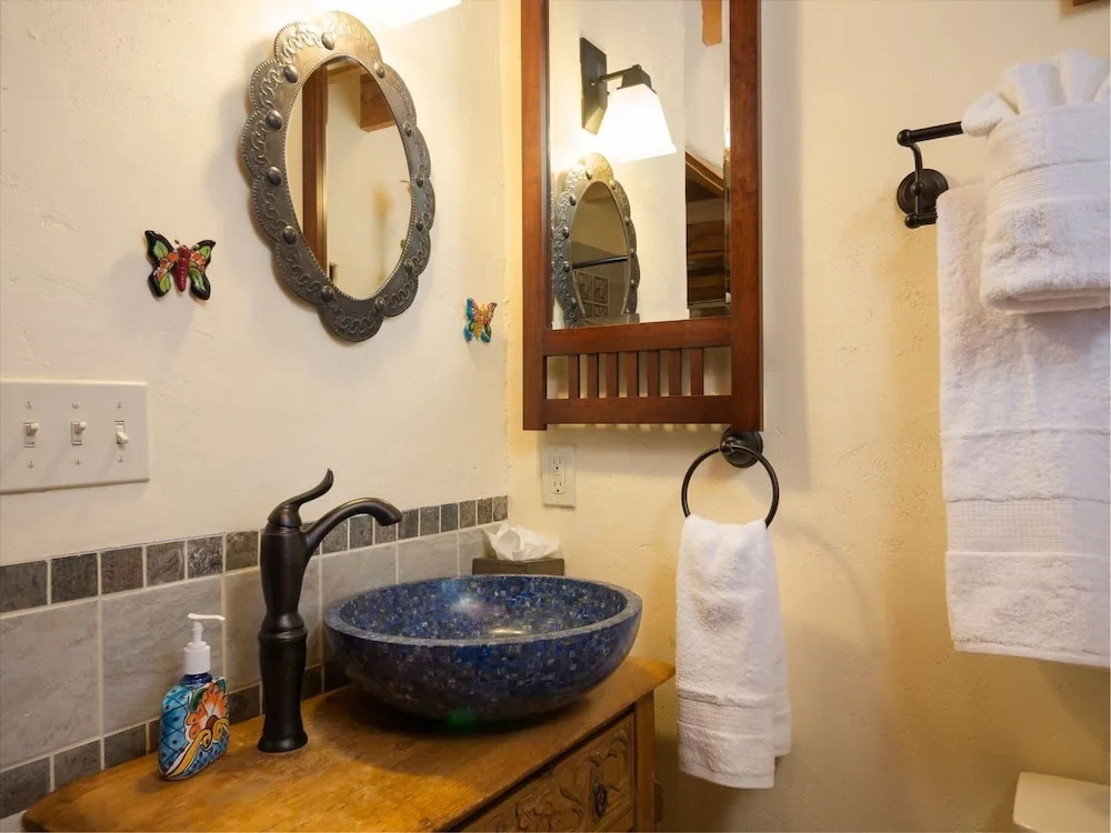 Desert Breeze - Delightful Railyard Adobe, Walk to The Plaza