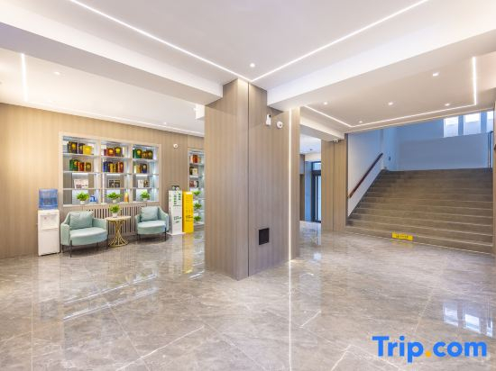 Yuelan Hotel (Lanzhou West Passenger Station Huanghe Tower)