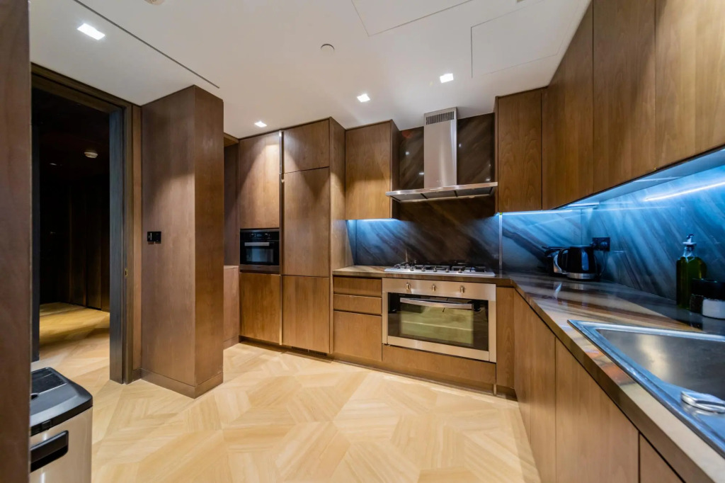 DXB - Five - 30308 - PJ
