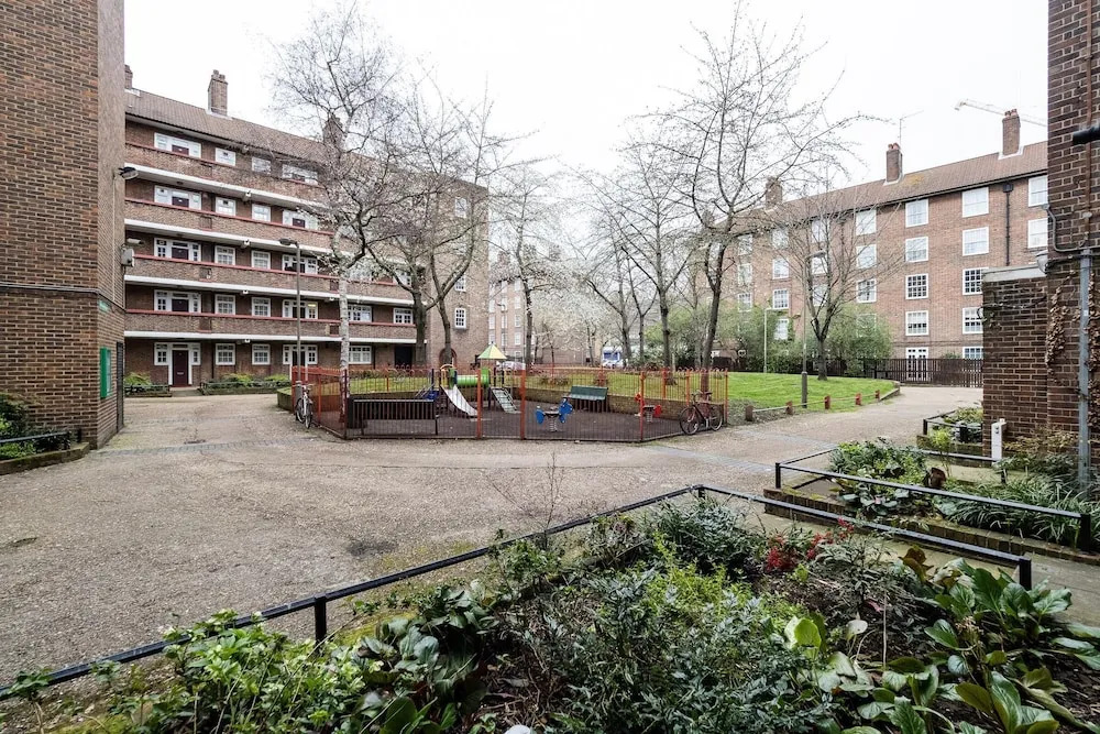 Bright Battersea pad Sleeps 5