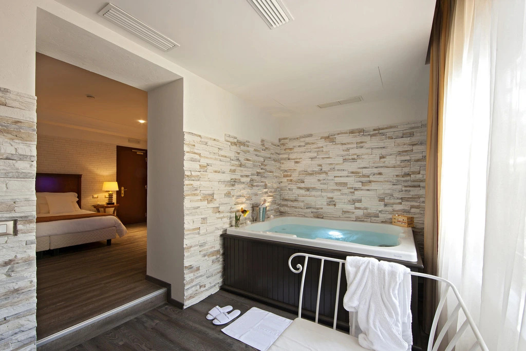 Andris Hotel