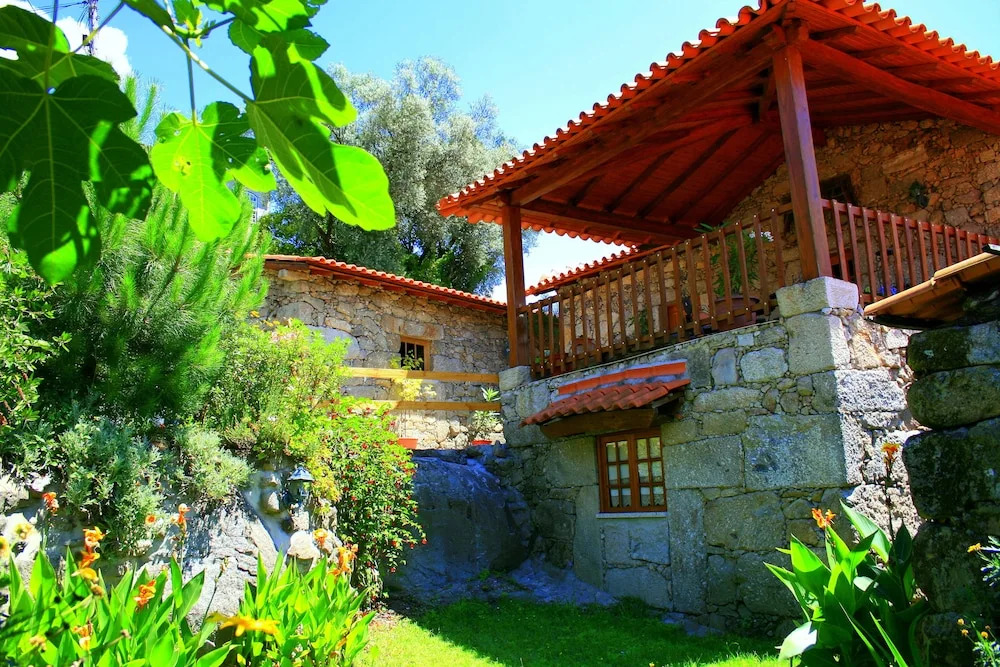 Rural style house located at the center of Caldelas village