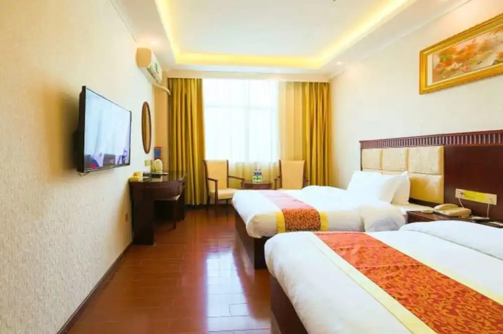 Dongming Hotel Shenzhen Pingzhou Branch