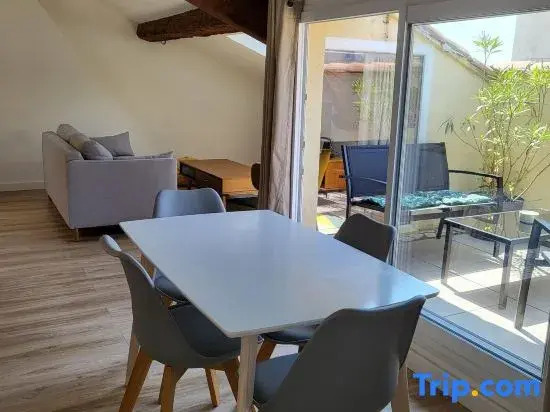 La Dolce Vita Nimoise Terrasse 100 M des Arenes