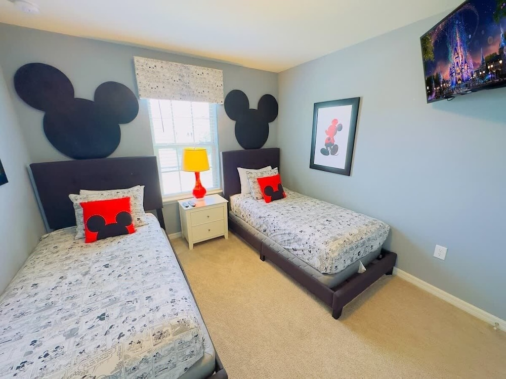Villa Near Disney Themed Luxury 5bd With Pool 5 Bedroom Home