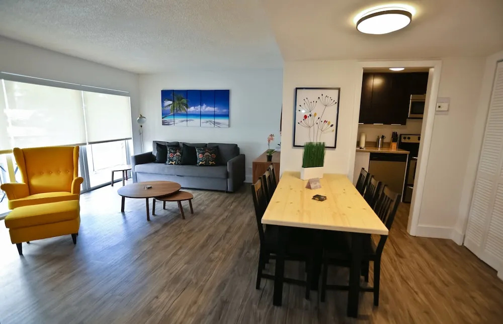 Coconut Grove Apartments by NUOVO